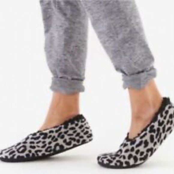ISAAC MIZRAHI | Leopard Print Fleece Fuzzy Cozy Slipper Size Medium NWT - Picture 2 of 4